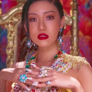 Meet your Posher, Emilia